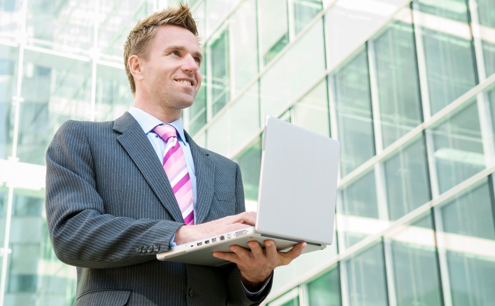 Knoten und Kragen entfalten ihre Wirkung erst im stimmigen Zusammenspiel mit Proportion, Typ und Anlass Junger-Business-Man (1)