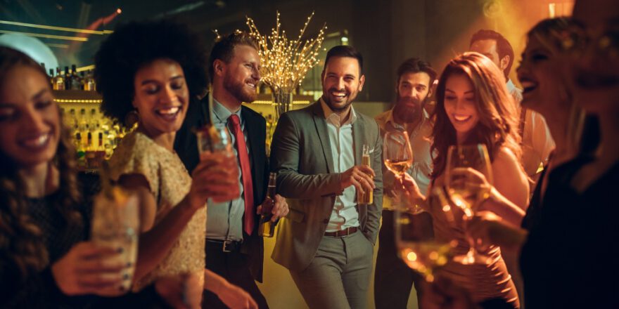 Was-bedeutet-der-Dresscode-Cocktail-fuer-Maenner